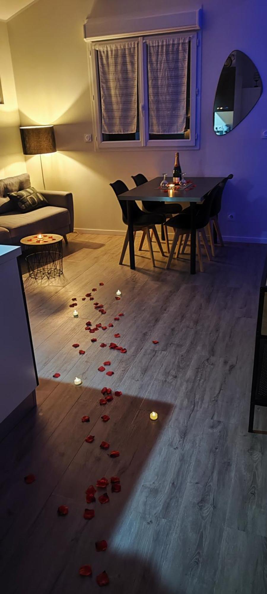 Loft, Studio And Love Rooms Bourg-Saint-Christophe Ruang foto