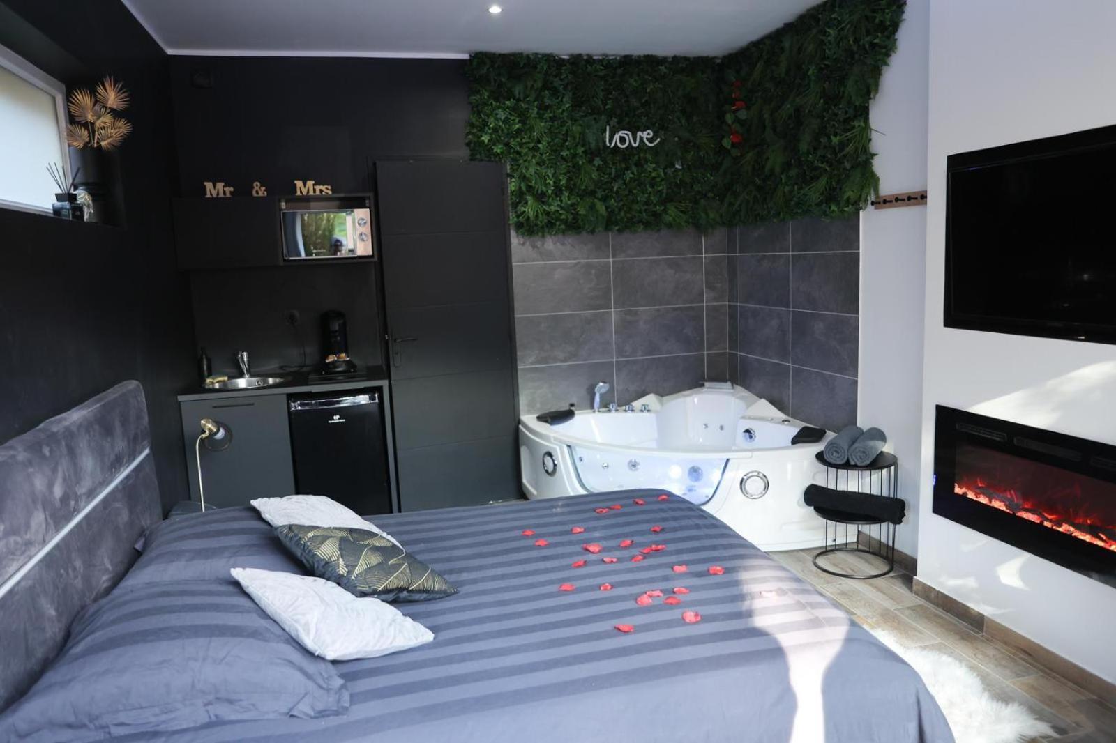 Loft, Studio And Love Rooms Bourg-Saint-Christophe Ruang foto
