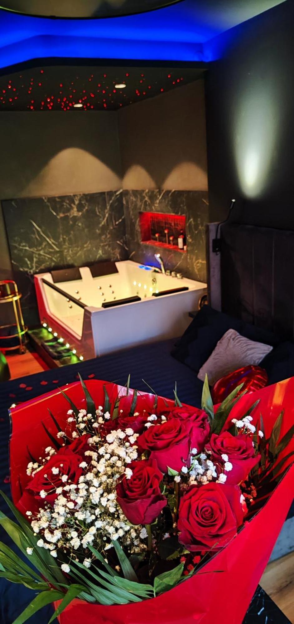 Loft, Studio And Love Rooms Bourg-Saint-Christophe Bagian luar foto