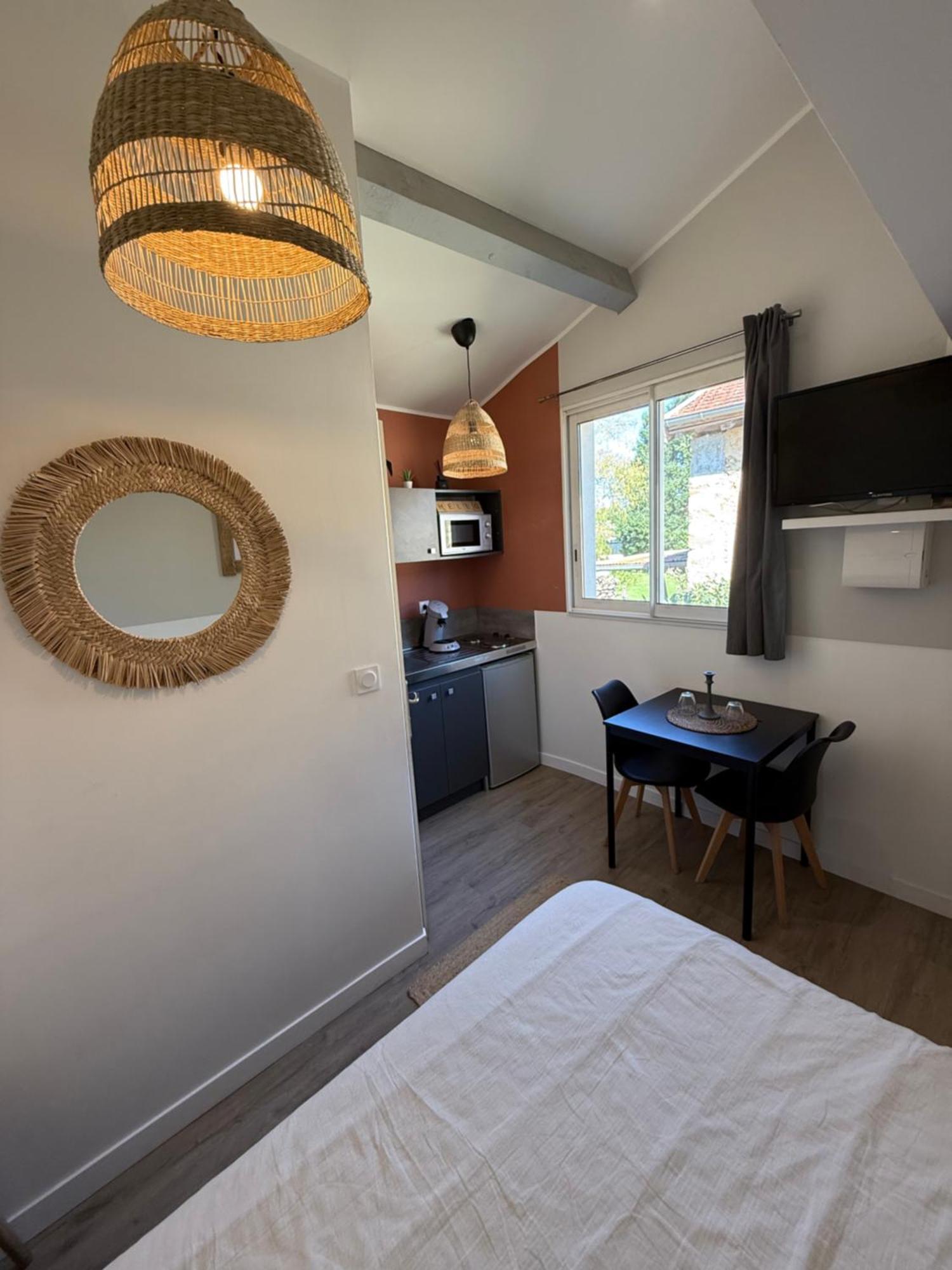 Loft, Studio And Love Rooms Bourg-Saint-Christophe Bagian luar foto