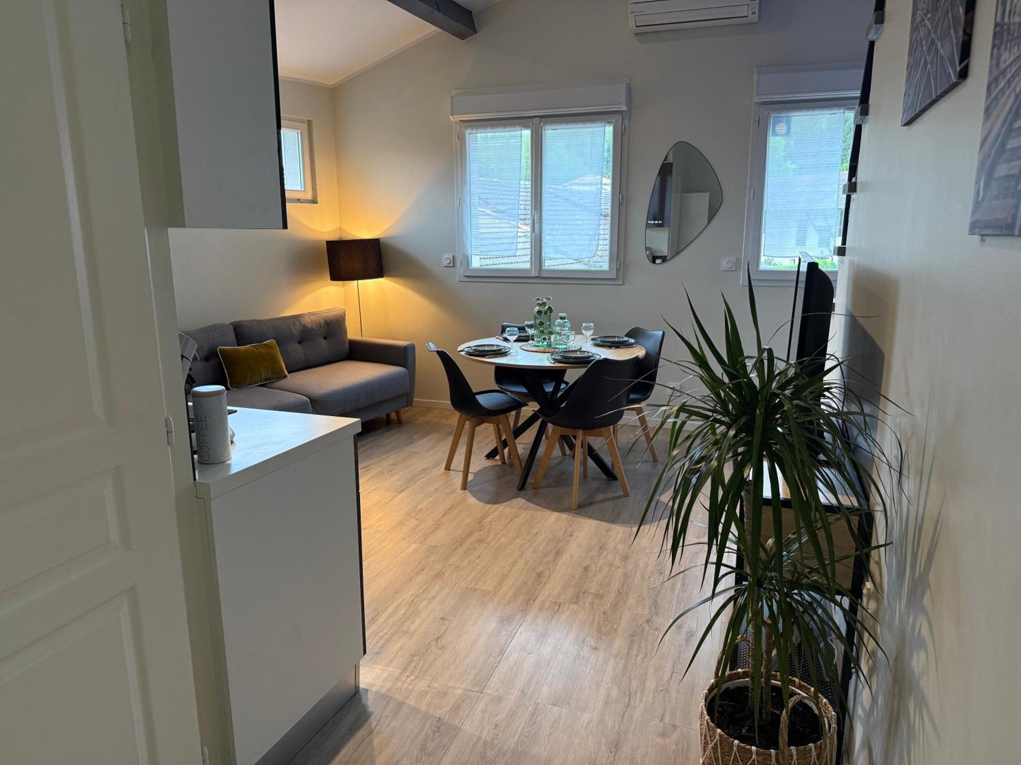 Loft, Studio And Love Rooms Bourg-Saint-Christophe Bagian luar foto