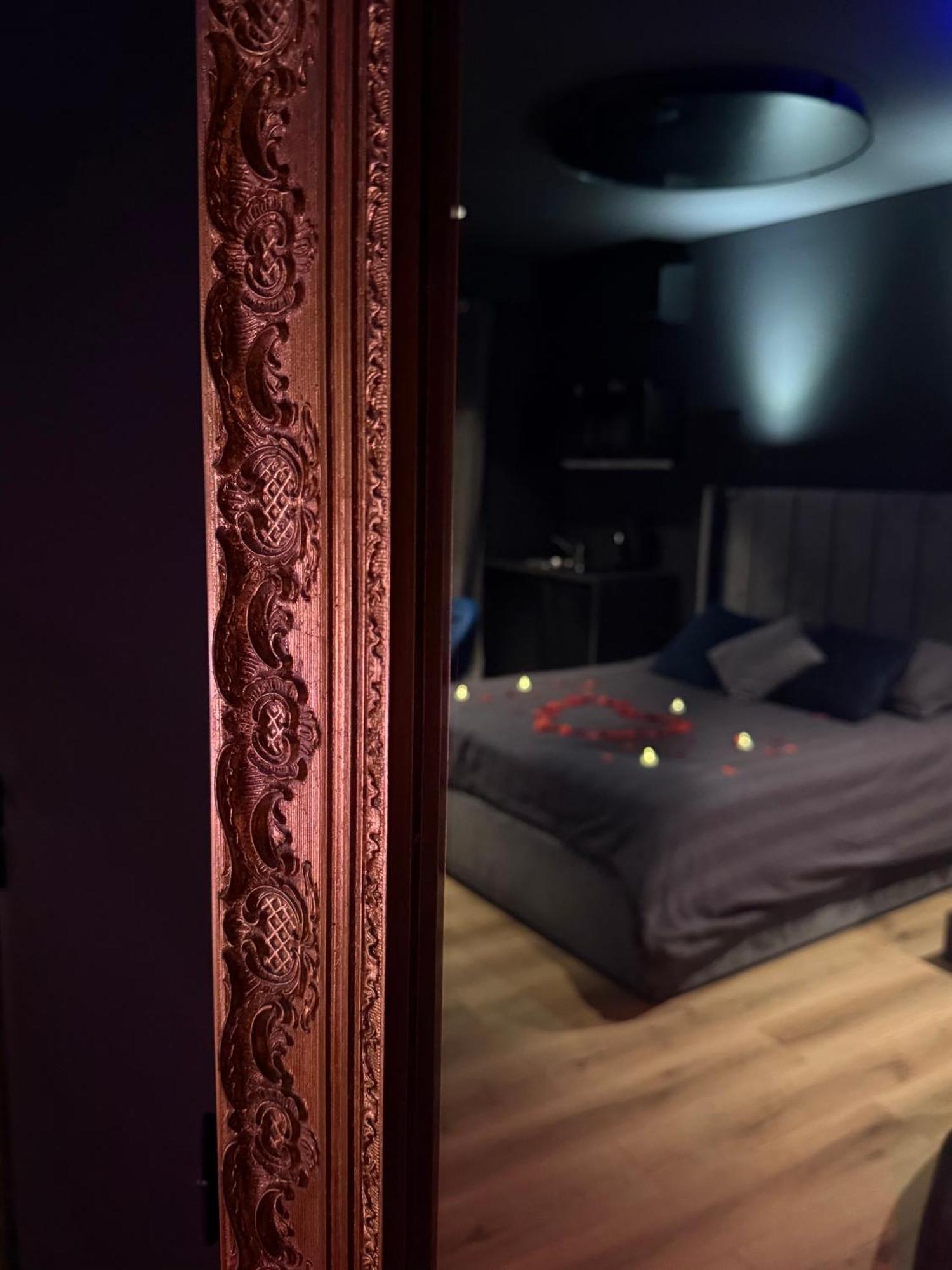 Loft, Studio And Love Rooms Bourg-Saint-Christophe Bagian luar foto