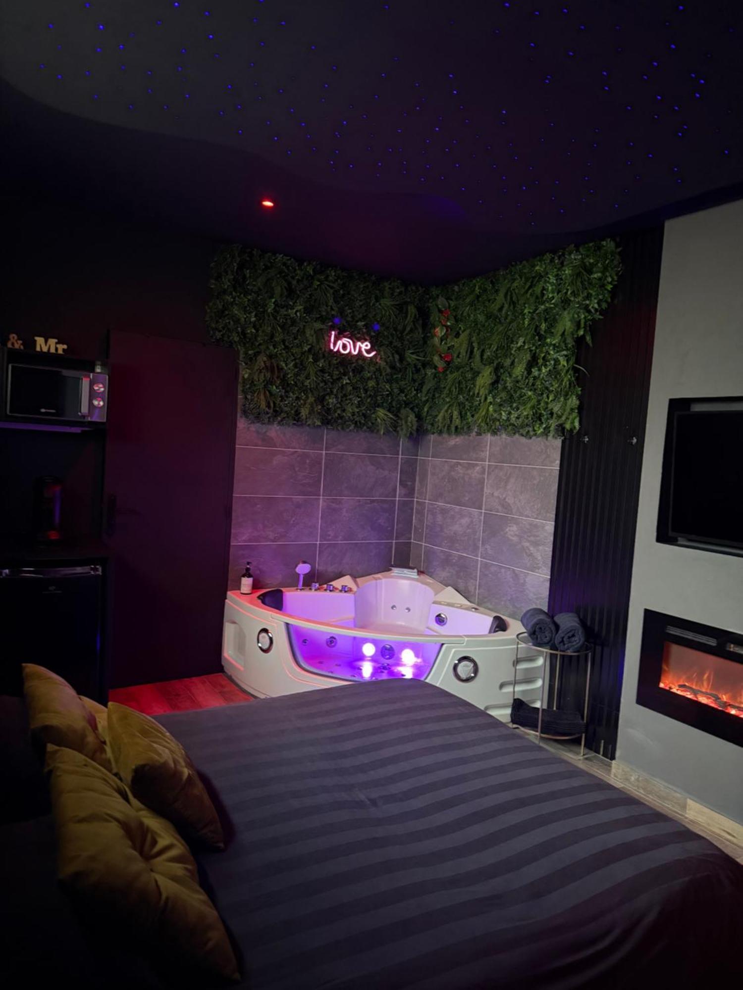 Loft, Studio And Love Rooms Bourg-Saint-Christophe Bagian luar foto