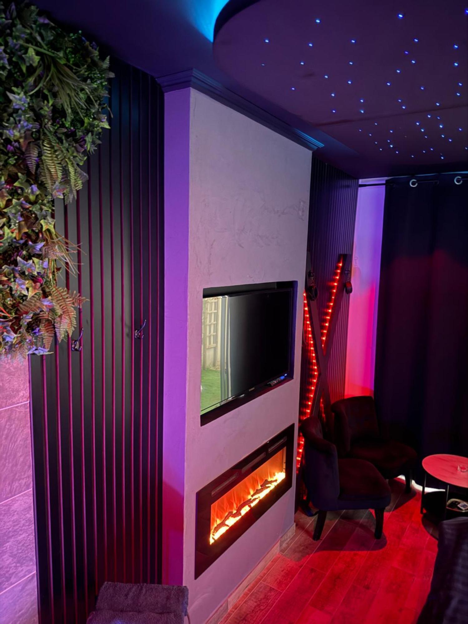 Loft, Studio And Love Rooms Bourg-Saint-Christophe Bagian luar foto